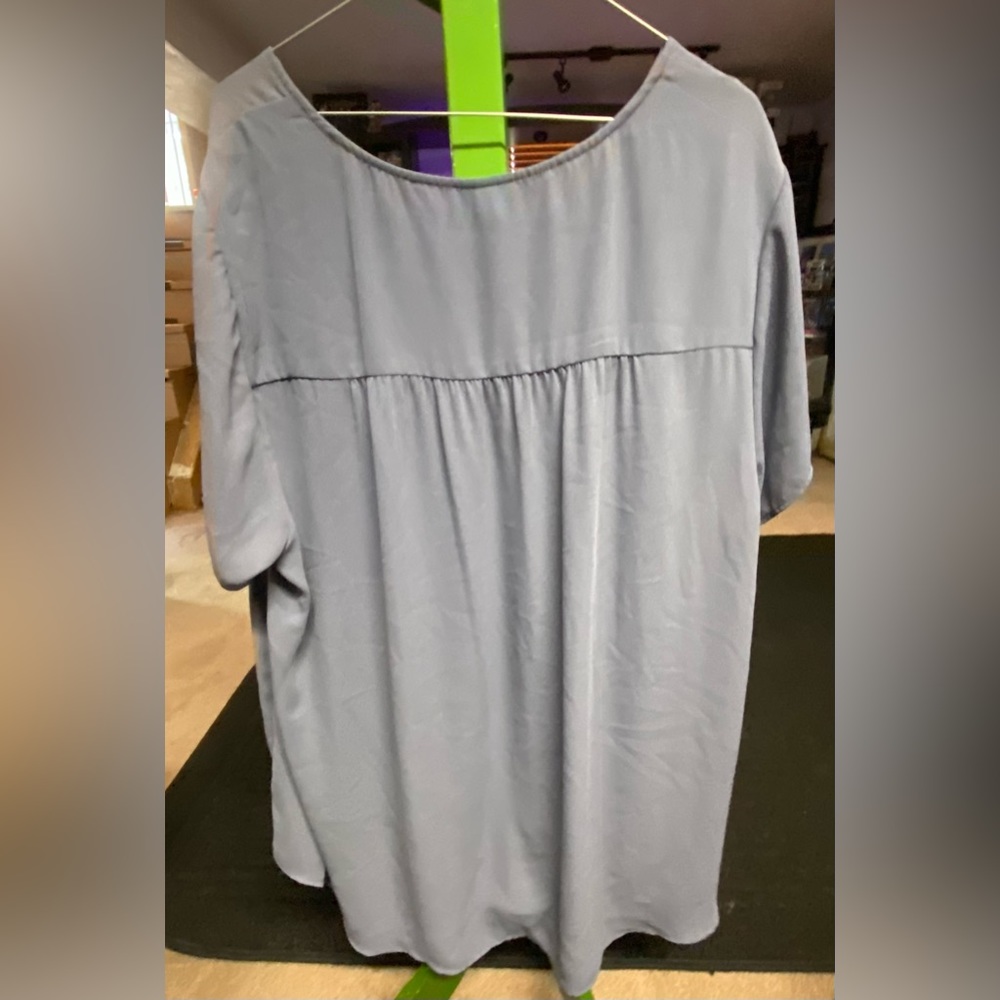 Gray dress shirt. Size 3. Torrid.